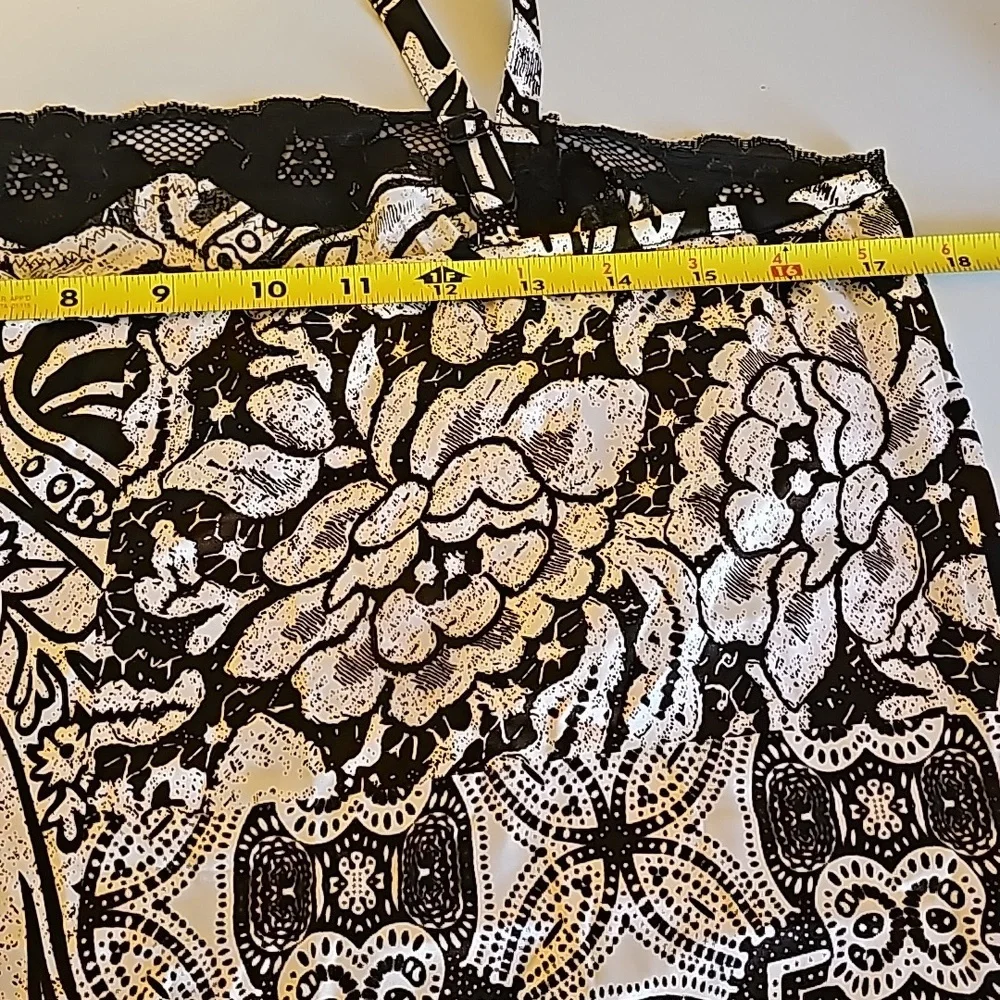 Chicos Silk Lace Trimmed Stretch Camisole Tank Top‎ Sz 1 Black/Silver - Picture 7 of 8